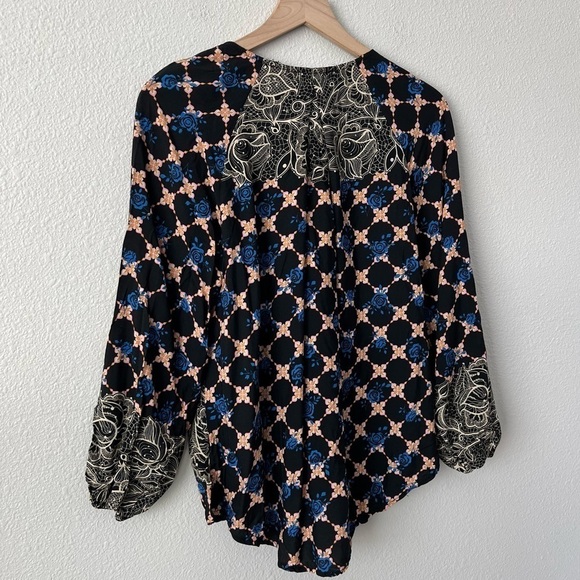 Entro Black Blue Flowy Boho Floral Abstract Top- Size Small - Picture 2 of 11